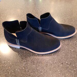 Clarks Edenvale Bella Suede Booties in Black, Size 8 1/2